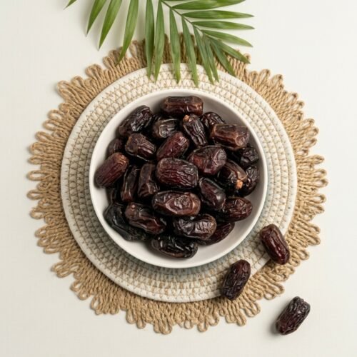 High-quality top-down shot of original Kalmi khajur, available for delivery across India from Oasis Dry Fruits stores