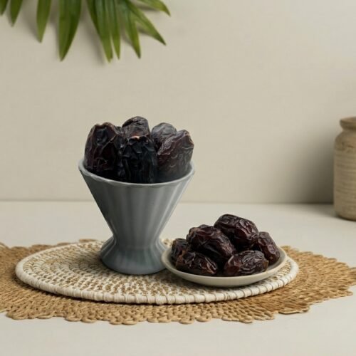 Oasis super Jumbo Medjool dates - The King of Dates, soft and succulent, perfect for healthy snacking