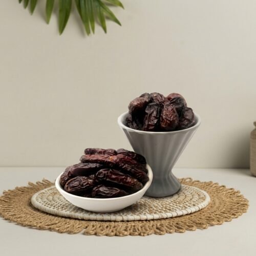 Premium regular-sized Kalmi dates by Oasis Dry Fruits, featuring a rich dark texture and natural chewy sweetness, available for delivery in India.